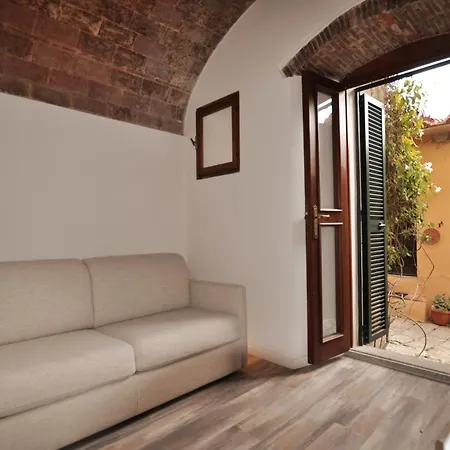 Vespa Mini-house In Elba