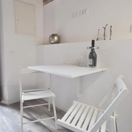 Vespa Mini-house In Elba
